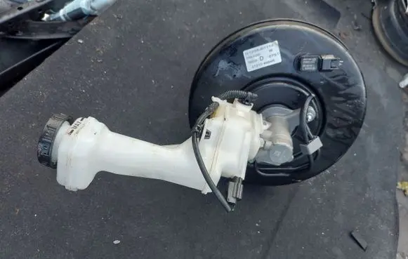 Renault Koleos II Brake booster 472104664R