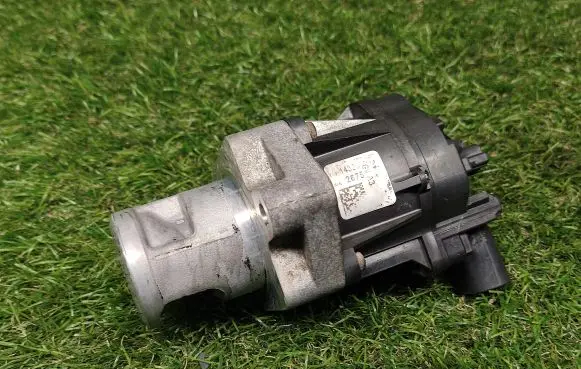 Opel Zafira C EGR valve 55566052 143302675