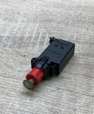 Opel Astra G Clutch pedal sensor 90590574 00100400