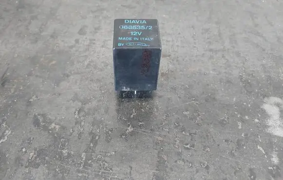 Volkswagen Golf III Other relay 0685352