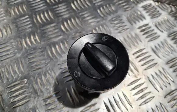 Volkswagen Golf IV Light switch 1C0941531