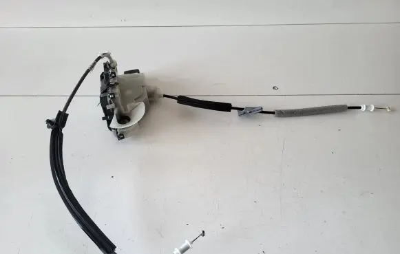 Citroen DS3 Front door lock 16943776