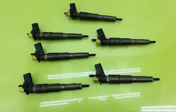 BMW 5 E60 E61 Fuel injectors set 779272104