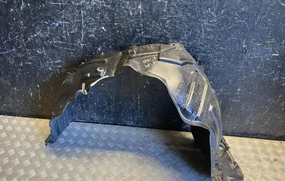 Front wheel arch liner splash guards
