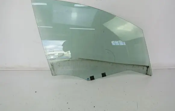 Renault Clio I Front door window glass four-door 