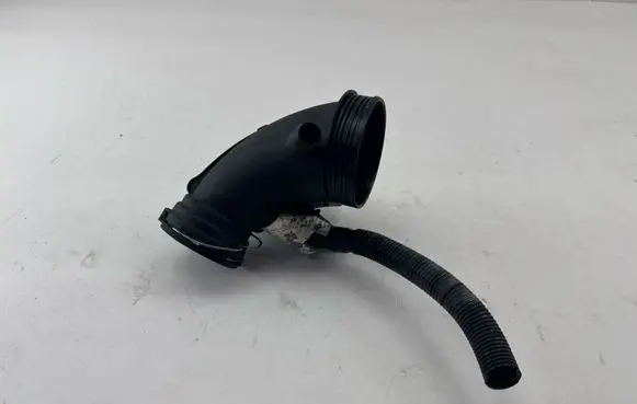 BMW 1 F20 F21 Intake resonator 8601682