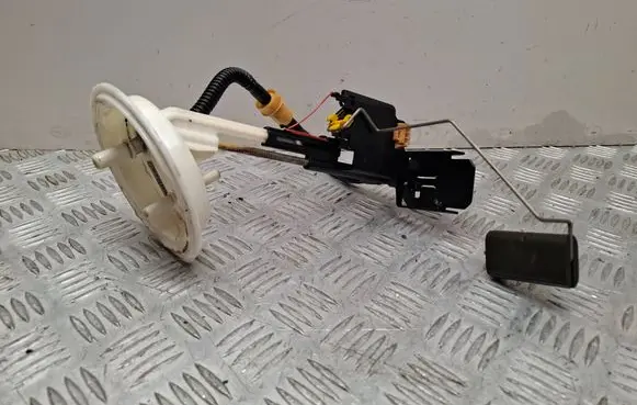 BMW 5 E60 E61 Fuel level sensor 0580303042 6765849