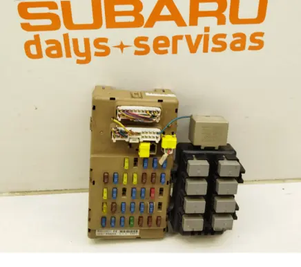 Subaru Legacy Fuse module 82201AG010 0357 506256