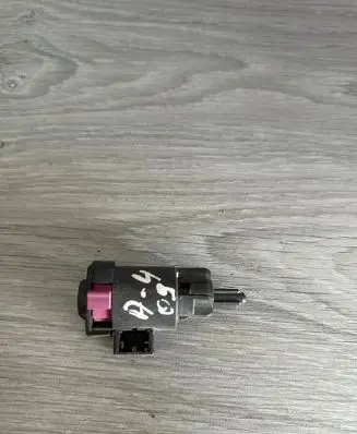 Audi A4 S4 B8 8K Brake pedal sensor switch 914689963