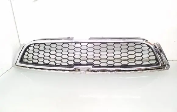 Chevrolet Captiva Front bumper upper radiator grill 9694517