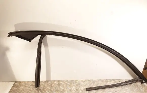 Volvo S60 Windshield trim 33304887