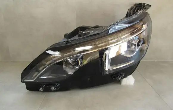 Peugeot 3008 II Headlight/headlamp 9826572780
