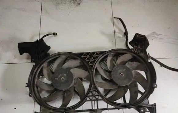 Renault Espace III Radiator cooling fan shroud 