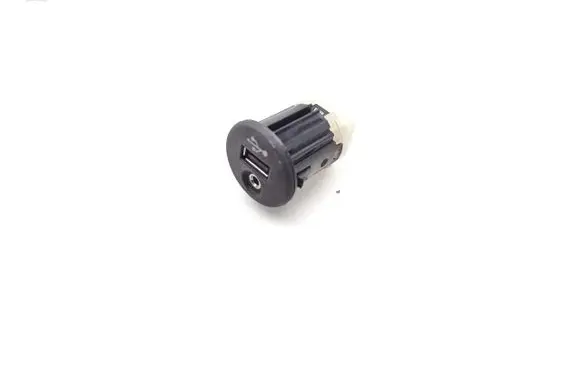 Nissan Juke I F15 USB socket connector 