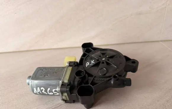 Volkswagen Touran III Front door window regulator motor 5Q0959802B