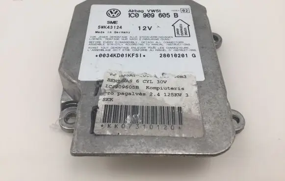 Volkswagen PASSAT B5 Airbag control unit/module 1C0909605B