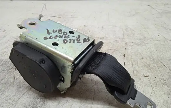 Middle seatbelt (rear)