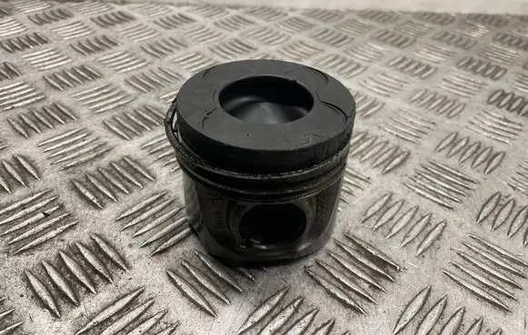 Mercedes-Benz E W211 Piston 0830923