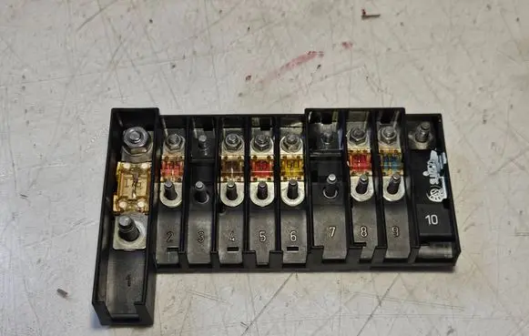 Volkswagen Transporter - Caravelle T5 Fuse module 7H6970187FD
