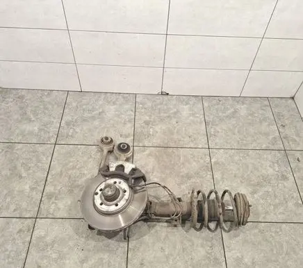 Mercedes-Benz SLK R171 Front wheel hub spindle knuckle A2043304411 A2033304011