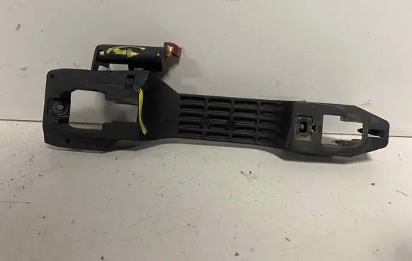 Toyota Avensis T250 Front door exterior handle/bracket 242302