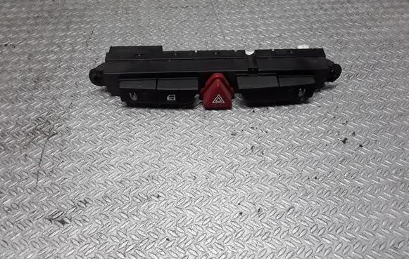 KIA Ceed Hazard light switch 937001H000
