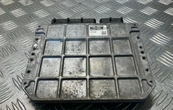 Toyota Avensis T270 Engine control unit/module 8966105D20 MB2759000171