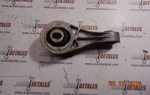 Nissan Note (E11) Engine mount bracket