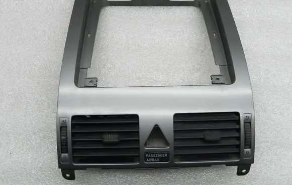 Nissan Qashqai Dash center air vent grill 1T2819728D 1T2819728
