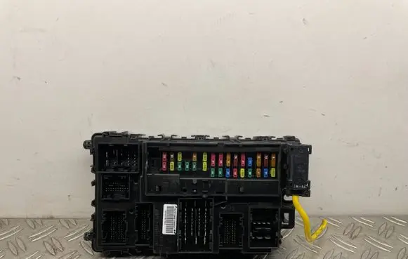 Ford Fusion II Fuse module GU5T15604BDD
