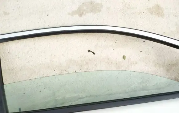 Mercedes-Benz CLC CL203 Front door window glass four-door