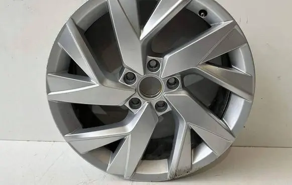 Volkswagen Tiguan Allspace R18 alloy rim 5NN601025P