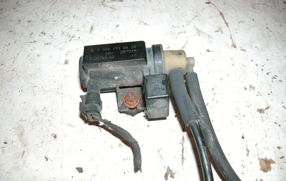 Mercedes-Benz A W169 Turbo solenoid valve A00-615-36628