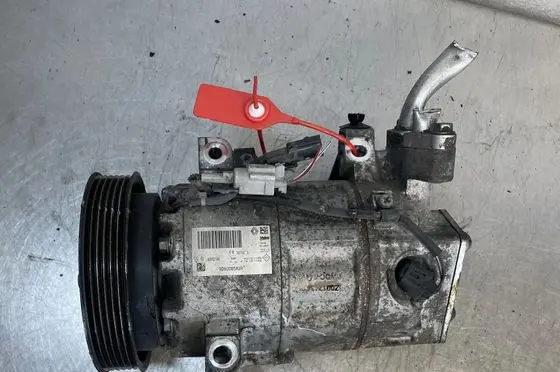 Renault Captur Air conditioning (A/C) compressor (pump) 926008582R