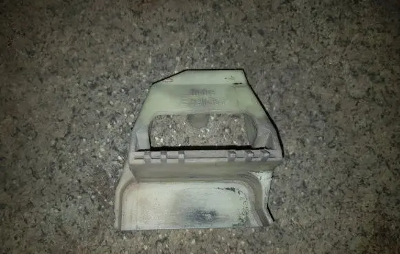 BMW 5 E39 Radiator mount bracket 17112247895