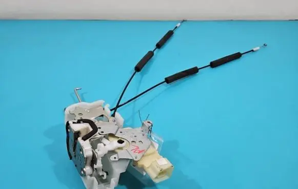 Isuzu D-Max Front door lock IMPRK1362721