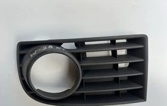 Volkswagen Golf V Front bumper lower grill 1K0853665B