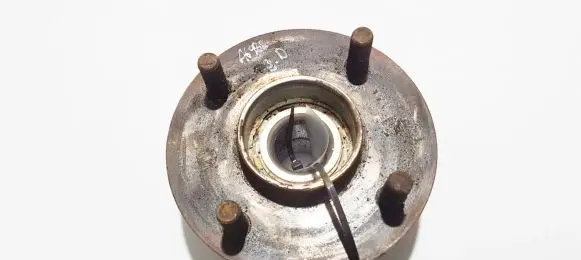Nissan Almera N16 Rear wheel hub