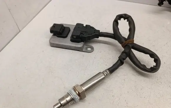 Mercedes-Benz E W212 Lambda probe sensor A0009051412 0009051412