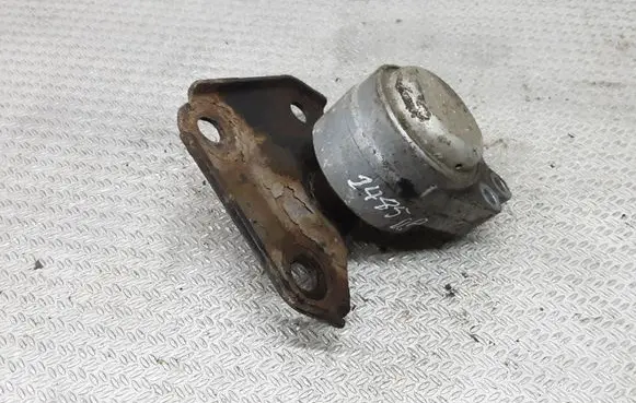 Mazda 2 Engine mount bracket