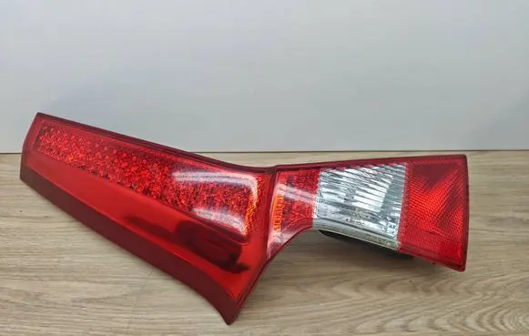 Volvo XC70 Tailgate rear/tail lights