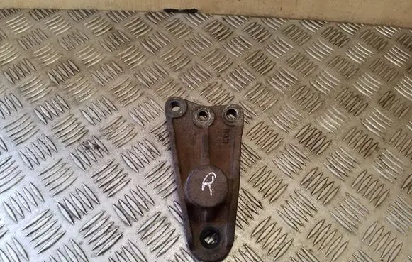 KIA Rio Engine mounting bracket