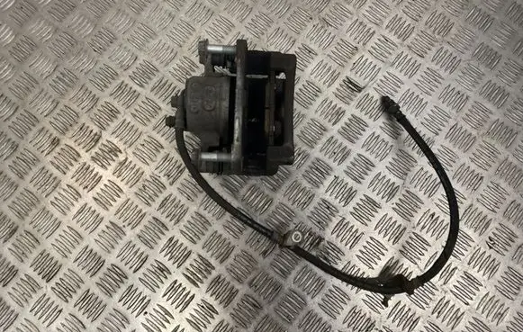 Lexus CT 200H Front brake caliper