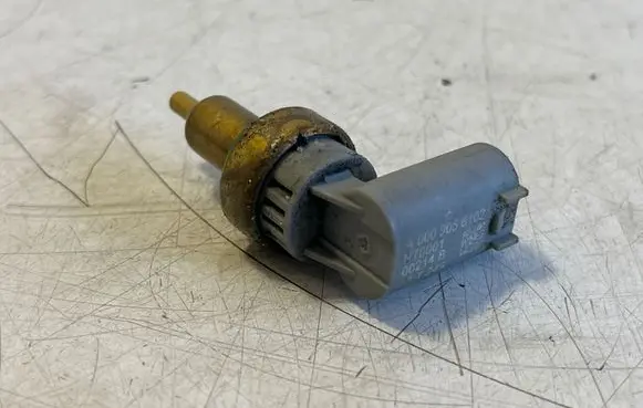 Mercedes-Benz GLB X247 Coolant temperature sensor A0009056102