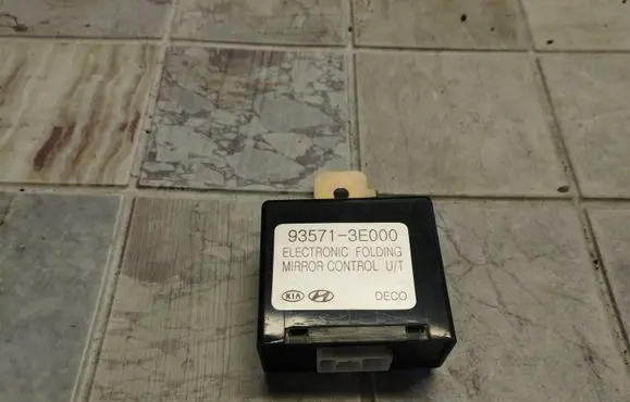 KIA Sorento Wing mirror control module 935713E000