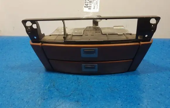 BMW 7 E38 Glove box 8261060
