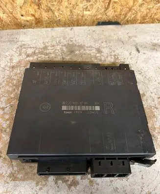 Mercedes-Benz S W220 Seat control module 2208203285 1864 03W05