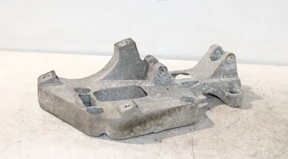 Volkswagen PASSAT B6 Generator/alternator bracket 06F903143F