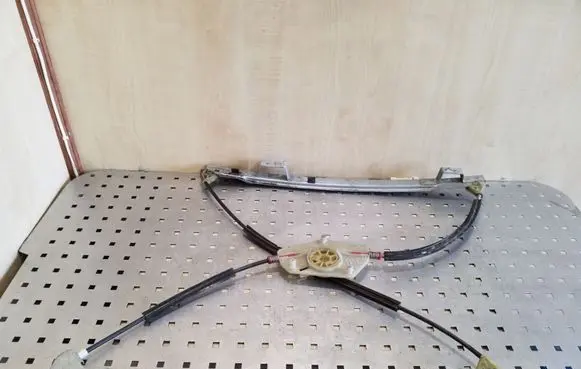 Citroen C4 I Picasso Front window lifting mechanism without motor 9682493980