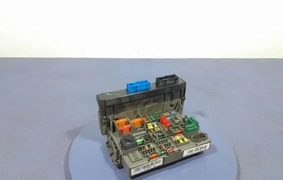 BMW 1 E82 E88 Fuse box set 9119445